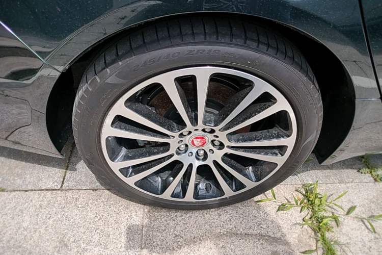 Used Jaguar XFL 2022 XFL 2.0T P250 Two-Wheel-Drive Prestige Luxury Edition Right Rear Wheel Hub