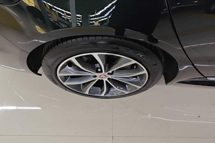 Used Jaguar XFL 2022 XFL 2.0T P250 Two-Wheel-Drive Elite Sport Edition Right Rear Wheel Hub