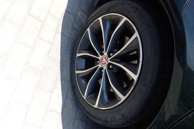 Used Jaguar XFL 2022 XFL 2.0T P250 Two-Wheel-Drive Elite Sport Edition Right Rear Wheel Hub