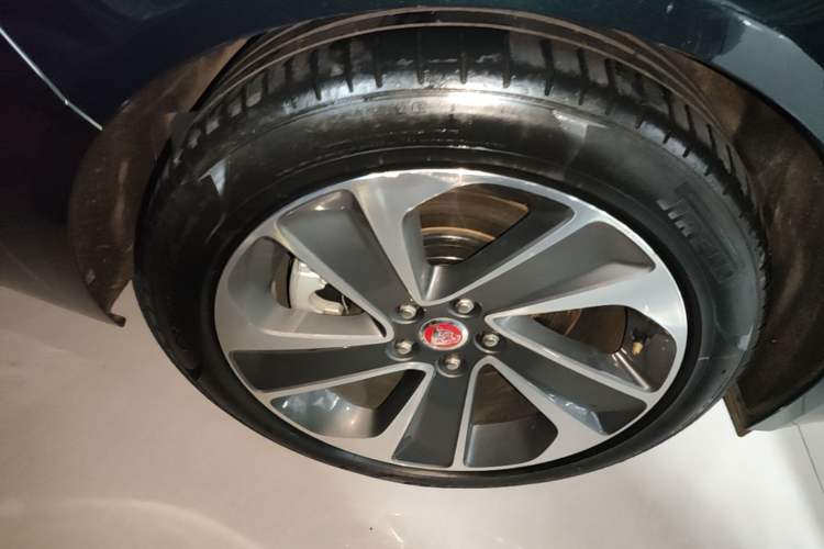 Used Jaguar XFL 2022 XFL 2.0T P200 Two-Wheel-Drive Elite Luxury Edition Right Rear Wheel Hub
