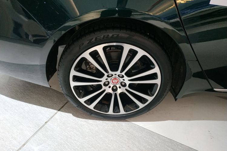 Used Jaguar XFL 2022 XFL 2.0T P250 Two-Wheel-Drive Prestige Luxury Edition Right Rear Wheel Hub