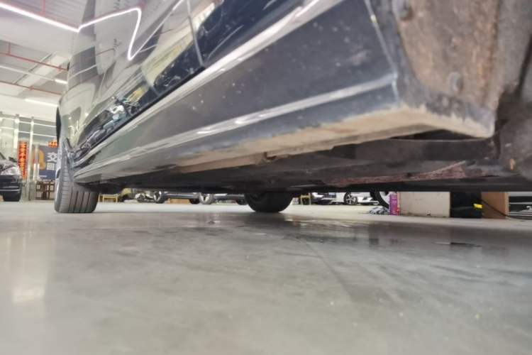 Used Jaguar XFL 2022 XFL 2.0T P250 Two-Wheel-Drive Elite Sport Edition Right Side Sill