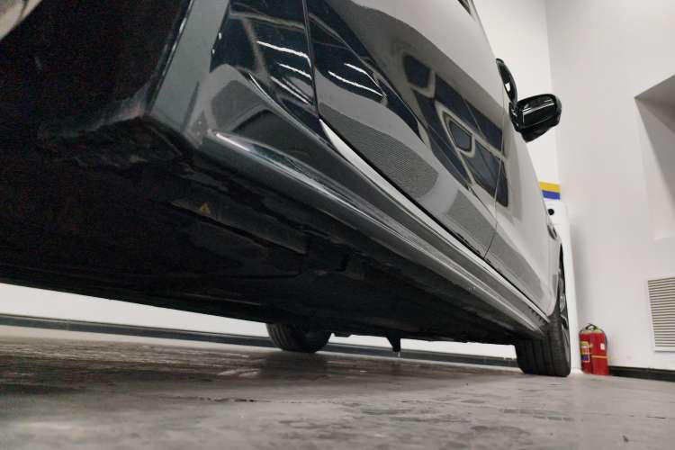 Used Jaguar XFL 2022 XFL 2.0T P250 Two-Wheel-Drive Elite Sport Edition Right Side Sill