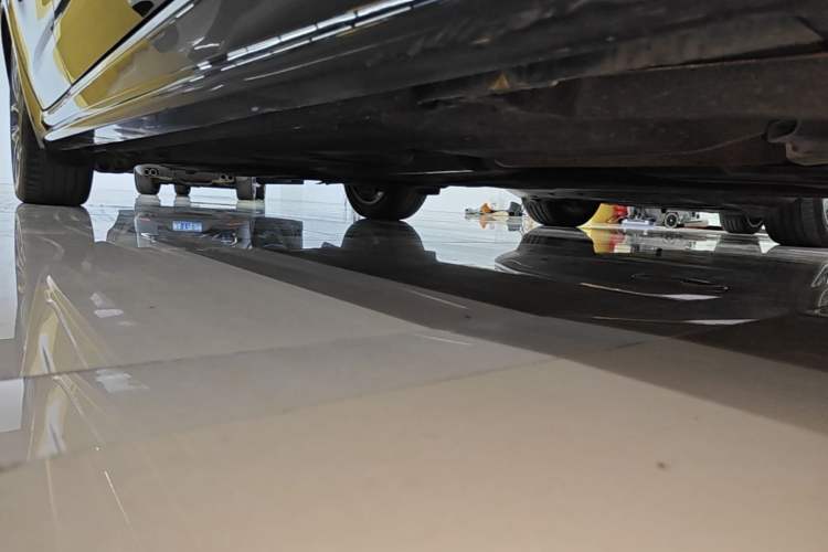 Used Jaguar XFL 2022 XFL 2.0T P250 Two-Wheel-Drive Elite Sport Edition Right Side Sill
