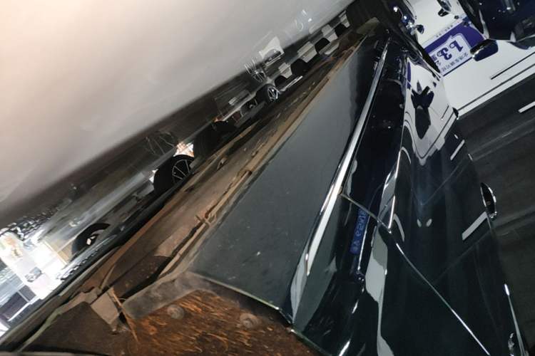 Used Jaguar XFL 2022 XFL 2.0T P200 Two-Wheel-Drive Elite Luxury Edition Right Side Sill