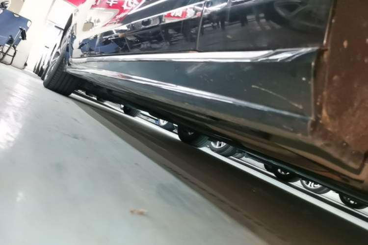 Used Jaguar XFL 2022 XFL 2.0T P250 Two-Wheel-Drive Elite Sport Edition Right Side Sill
