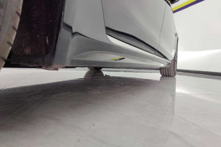 Used Jaguar XFL 2022 XFL 2.0T P250 Two-Wheel-Drive Elite Sport Edition Right Side Sill