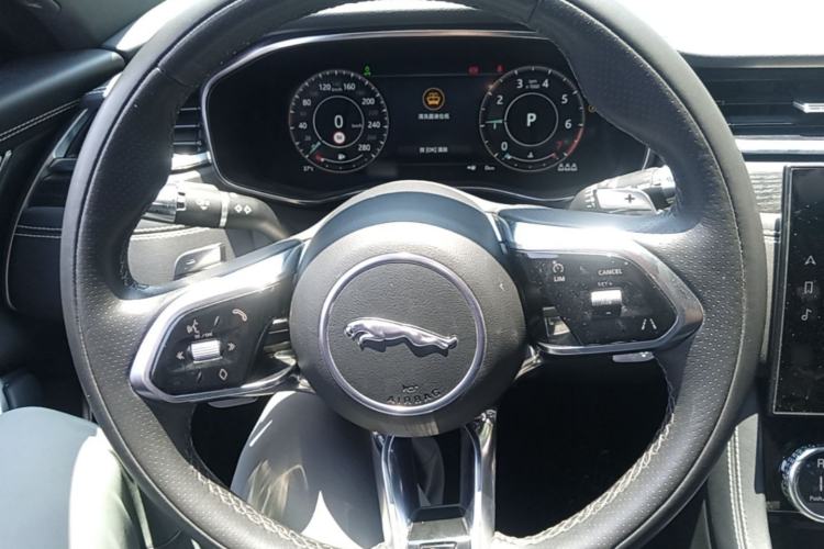 Used Jaguar XFL 2022 XFL 2.0T P250 Two-Wheel-Drive Elite Sport Edition Steering Wheel