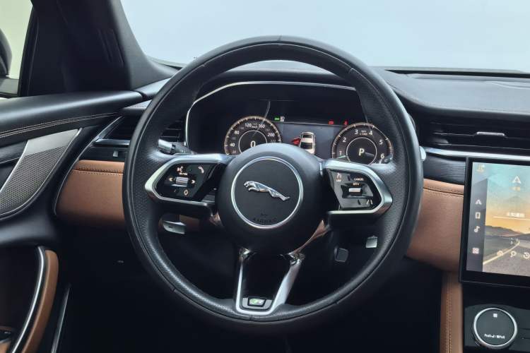 Used Jaguar XFL 2022 XFL 2.0T P250 Two-Wheel-Drive Elite Sport Edition Steering Wheel