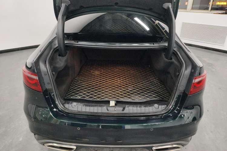 Used Jaguar XFL 2022 XFL 2.0T P250 Two-Wheel-Drive Elite Sport Edition Trunk