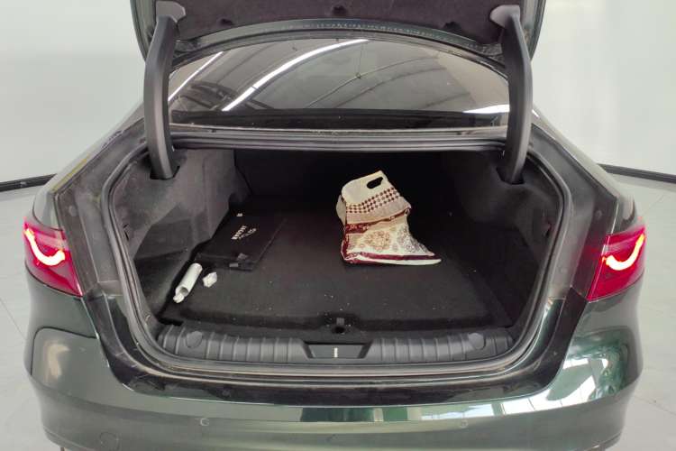 Used Jaguar XFL 2022 XFL 2.0T P250 Two-Wheel-Drive Elite Sport Edition Trunk