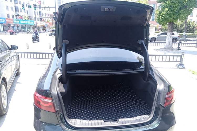 Used Jaguar XFL 2022 XFL 2.0T P250 Two-Wheel-Drive Elite Sport Edition Trunk