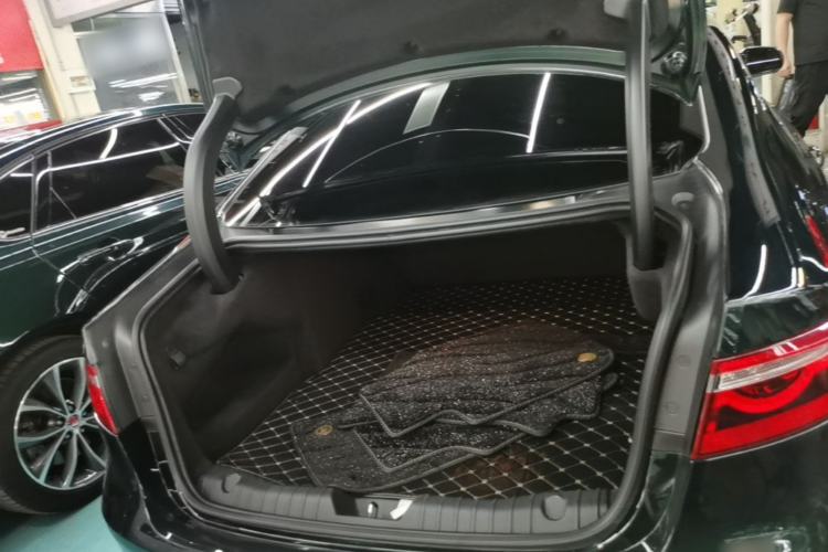 Used Jaguar XFL 2022 XFL 2.0T P250 Two-Wheel-Drive Elite Sport Edition Trunk