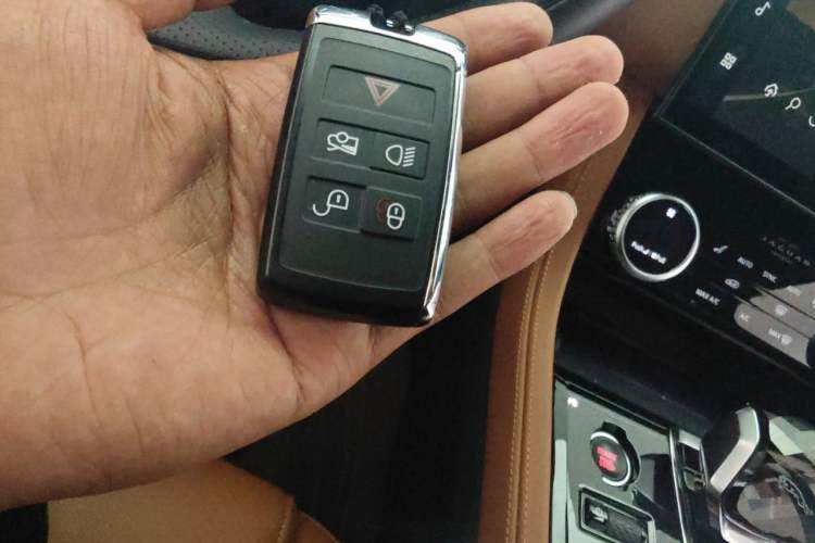 Used Jaguar XFL 2022 XFL 2.0T P250 Two-Wheel-Drive Elite Sport Edition Vehicle Key