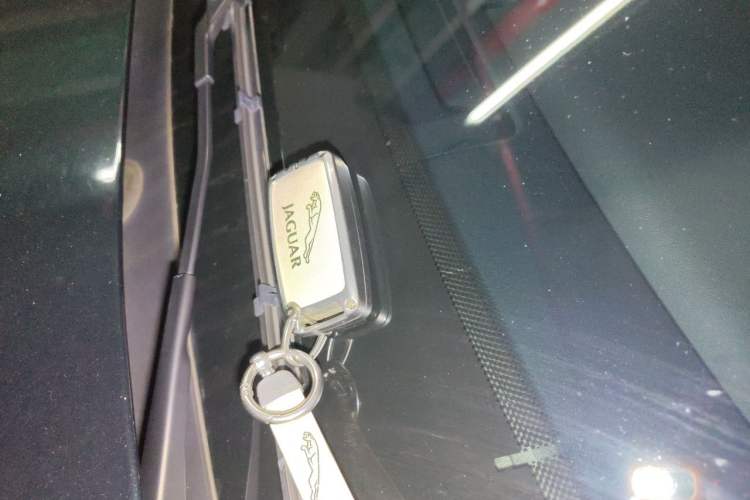 Used Jaguar XFL 2022 XFL 2.0T P250 Two-Wheel-Drive Elite Sport Edition Vehicle Key