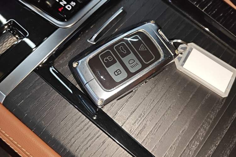 Used Jaguar XFL 2022 XFL 2.0T P250 Two-Wheel-Drive Elite Sport Edition Vehicle Key