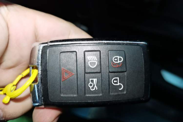 Used Jaguar XFL 2022 XFL 2.0T P250 Two-Wheel-Drive Elite Sport Edition Vehicle Key