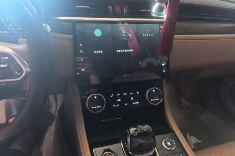 Used Jaguar XFL 2022 XFL 2.0T P250 Two-Wheel-Drive Prestige Luxury Edition Audio And AC Panel