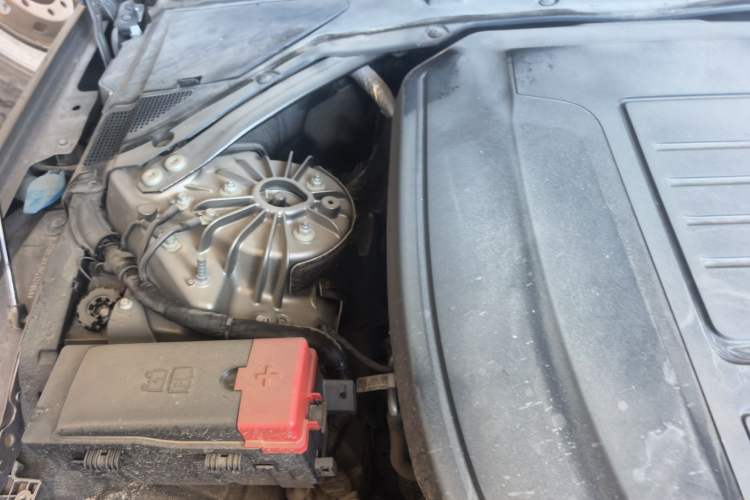 Used Jaguar XFL 2022 XFL 2.0T P250 Two-Wheel-Drive Prestige Luxury Edition Engine Bay Right