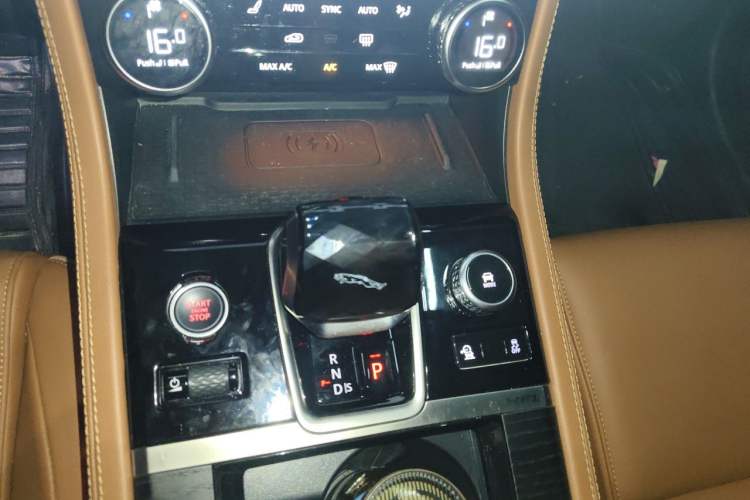 Used Jaguar XFL 2022 XFL 2.0T P250 Two-Wheel-Drive Elite Sport Edition Gear Lever