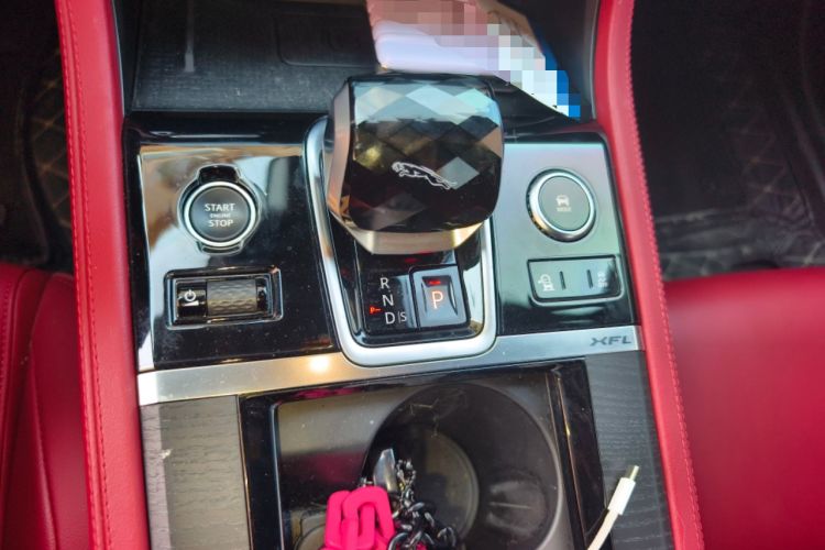 Used Jaguar XFL 2022 XFL 2.0T P250 Two-Wheel-Drive Elite Sport Edition Gear Lever