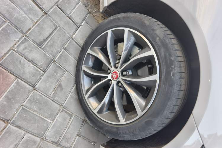 Used Jaguar XFL 2022 XFL 2.0T P250 Two-Wheel-Drive Elite Sport Edition Right Front Wheel Hub