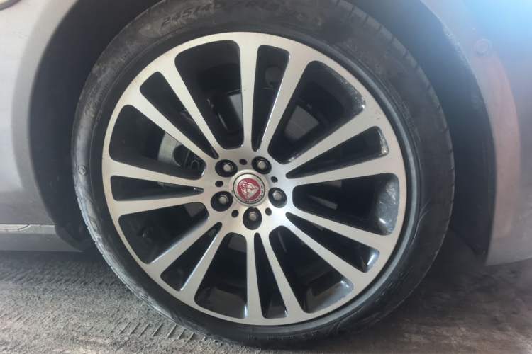 Used Jaguar XFL 2022 XFL 2.0T P250 Two-Wheel-Drive Prestige Luxury Edition Right Front Wheel Hub