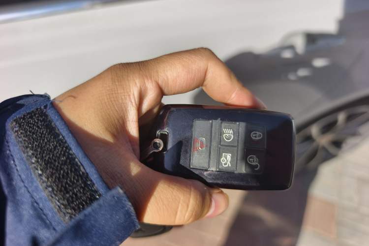 Used Jaguar XFL 2022 XFL 2.0T P250 Two-Wheel-Drive Elite Sport Edition Vehicle Key
