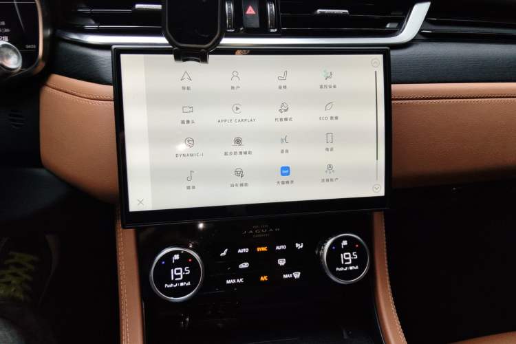 Used Jaguar XFL 2022 XFL 2.0T P250 Two-Wheel-Drive Elite Sport Edition Audio And AC Panel
