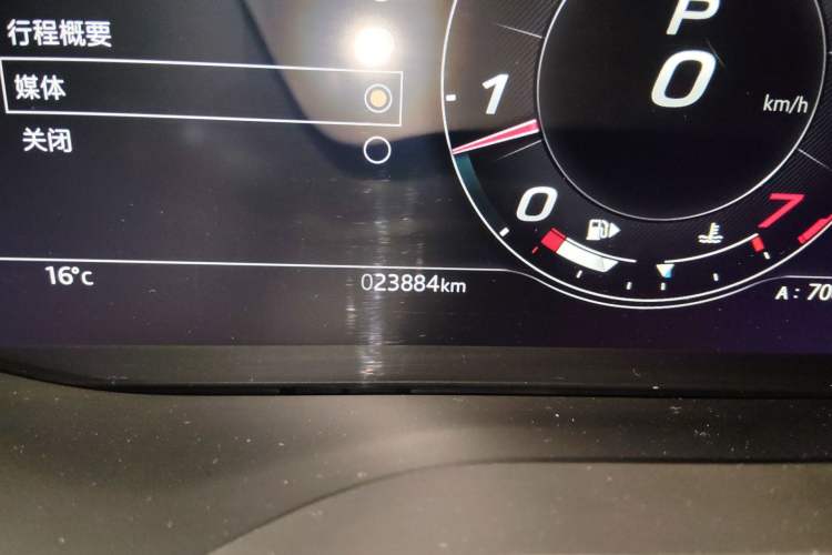 Used Jaguar XFL 2022 XFL 2.0T P250 Two-Wheel-Drive Elite Sport Edition Odometer Close Up