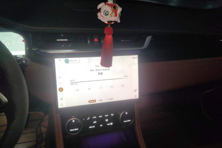 Used Jaguar XFL 2022 XFL 2.0T P250 Two-Wheel-Drive Elite Sport Edition Audio And AC Panel