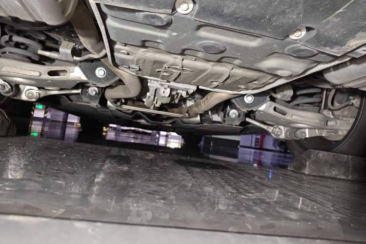 Used Jaguar XFL 2022 XFL 2.0T P250 Two-Wheel-Drive Elite Sport Edition Chassis Rear