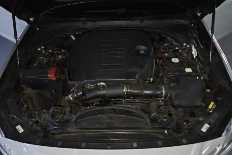 Used Jaguar XFL 2022 XFL 2.0T P250 Two-Wheel-Drive Elite Sport Edition Engine Bay