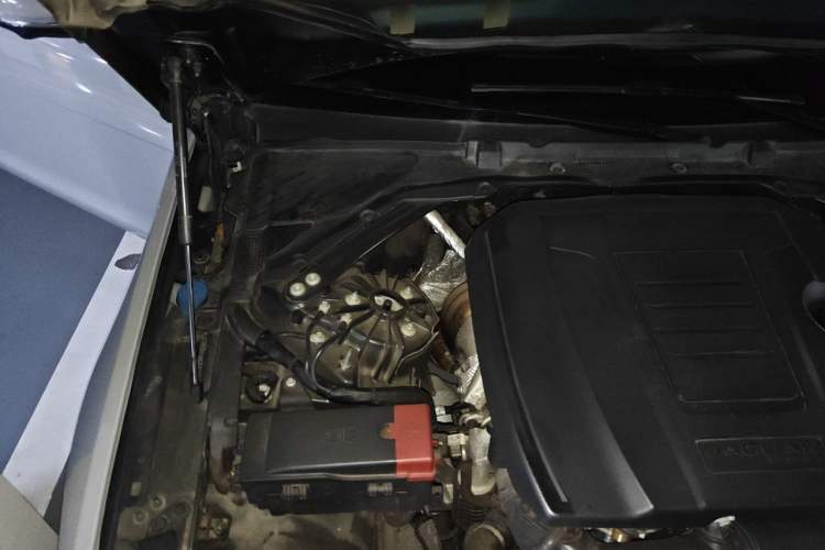Used Jaguar XFL 2022 XFL 2.0T P250 Two-Wheel-Drive Elite Sport Edition Engine Bay Right