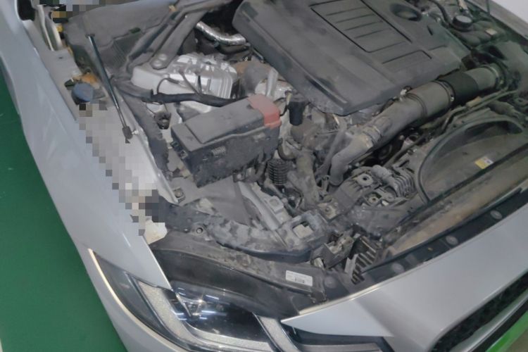 Used Jaguar XFL 2022 XFL 2.0T P250 Two-Wheel-Drive Elite Sport Edition Engine Bay Right
