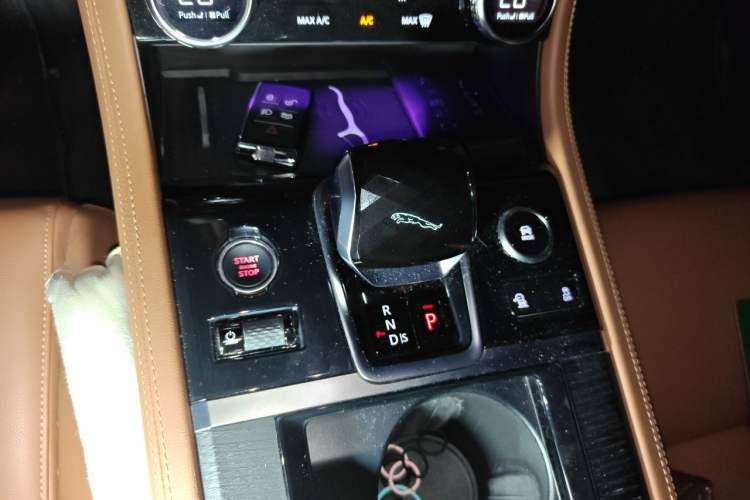 Used Jaguar XFL 2022 XFL 2.0T P250 Two-Wheel-Drive Elite Sport Edition Gear Lever