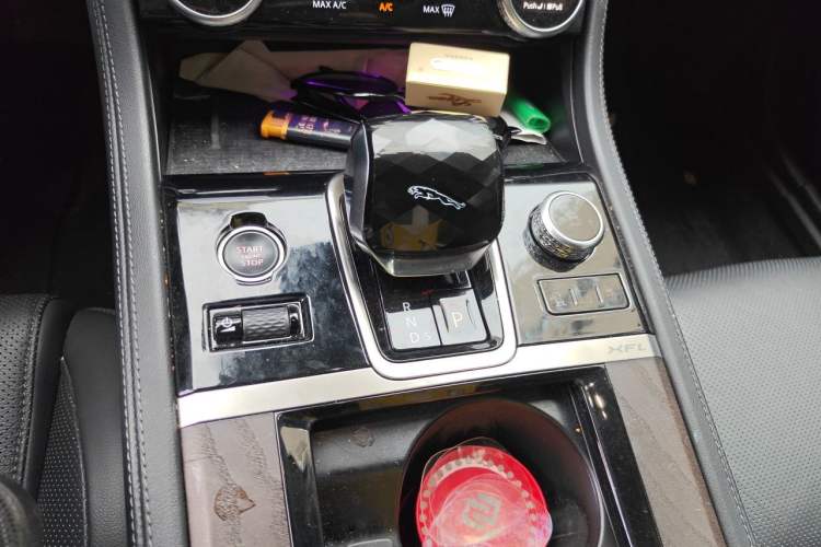 Used Jaguar XFL 2022 XFL 2.0T P250 Two-Wheel-Drive Prestige Luxury Edition Gear Lever