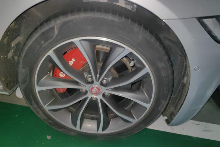 Used Jaguar XFL 2022 XFL 2.0T P250 Two-Wheel-Drive Elite Sport Edition Right Front Wheel Hub