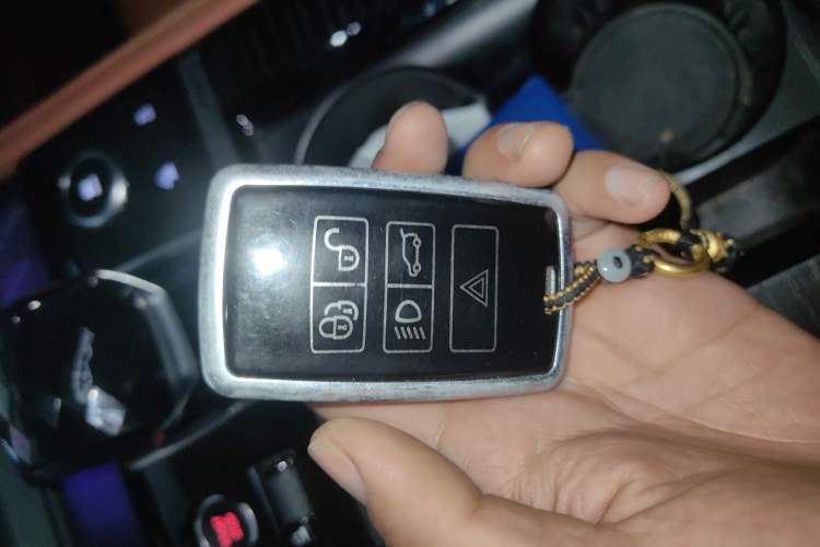 Used Jaguar XFL 2022 XFL 2.0T P250 Two-Wheel-Drive Elite Sport Edition Vehicle Key
