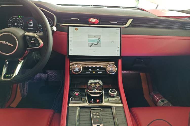 Used Jaguar XFL 2022 XFL 2.0T P250 Two-Wheel-Drive Elite Sport Edition Audio And AC Panel