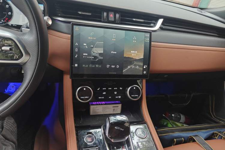 Used Jaguar XFL 2022 XFL 2.0T P250 Two-Wheel-Drive Elite Sport Edition Audio And AC Panel