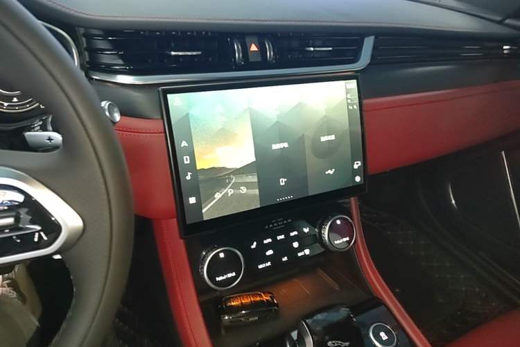 Used Jaguar XFL 2022 XFL 2.0T P250 Two-Wheel-Drive Elite Sport Edition Audio And AC Panel