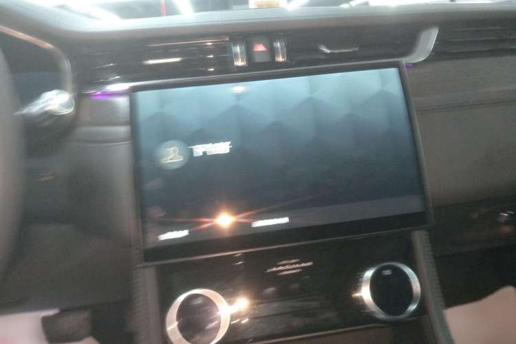 Used Jaguar XFL 2022 XFL 2.0T P200 Two-Wheel-Drive Elite Luxury Edition Audio And AC Panel