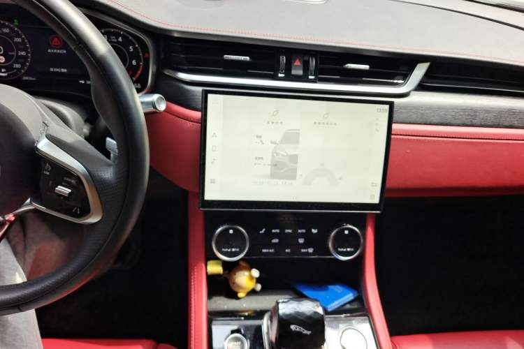 Used Jaguar XFL 2022 XFL 2.0T P250 Two-Wheel-Drive Elite Sport Edition Audio And AC Panel
