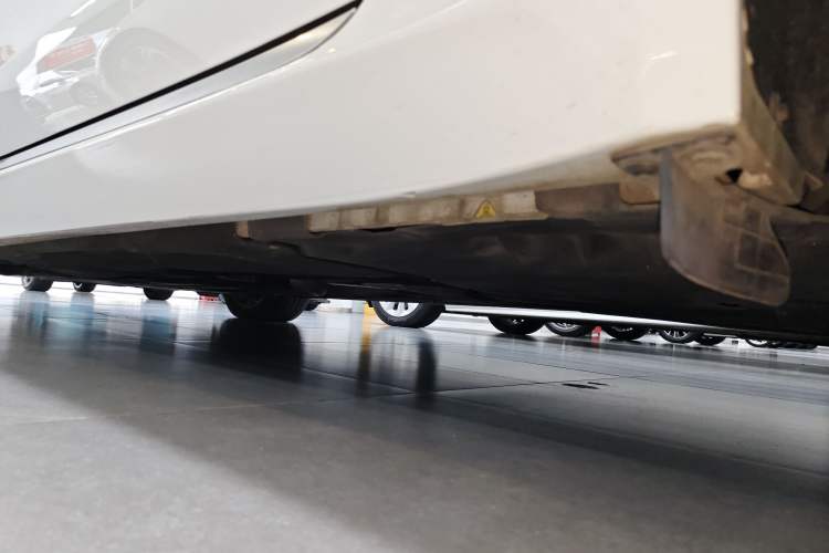 Used Jaguar XFL 2022 XFL 2.0T P200 Two-Wheel-Drive Elite Luxury Edition Chassis Rear Left