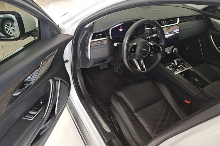 Used Jaguar XFL 2022 XFL 2.0T P250 Two-Wheel-Drive Prestige Luxury Edition Driver Seat