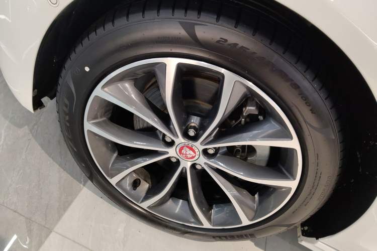 Used Jaguar XFL 2022 XFL 2.0T P250 Two-Wheel-Drive Elite Sport Edition Exterior 4