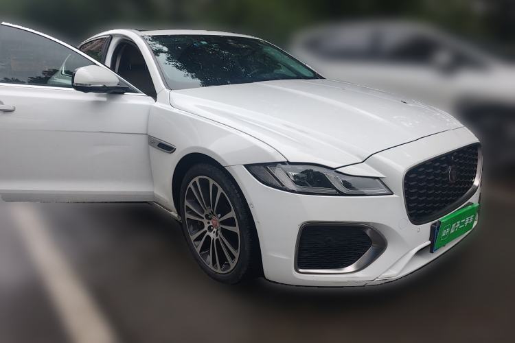 Used Jaguar XFL 2022 XFL 2.0T P250 Two-Wheel-Drive Prestige Luxury Edition Front Right 45 Deg
