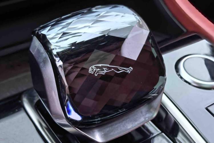 Used Jaguar XFL 2022 XFL 2.0T P250 Two-Wheel-Drive Elite Sport Edition Gear Lever