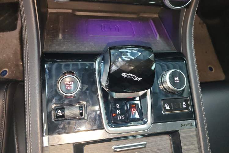 Used Jaguar XFL 2022 XFL 2.0T P200 Two-Wheel-Drive Elite Luxury Edition Gear Lever